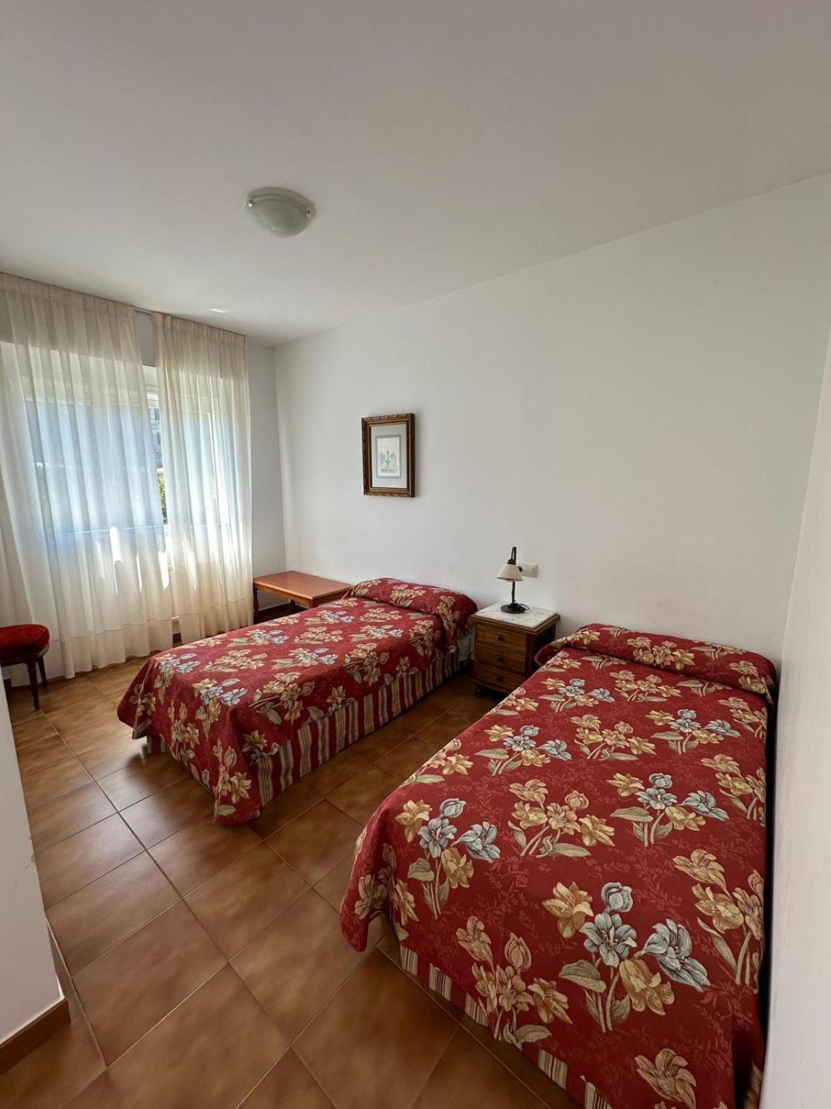 Hotel Amandi Эль-Грове Номер фото